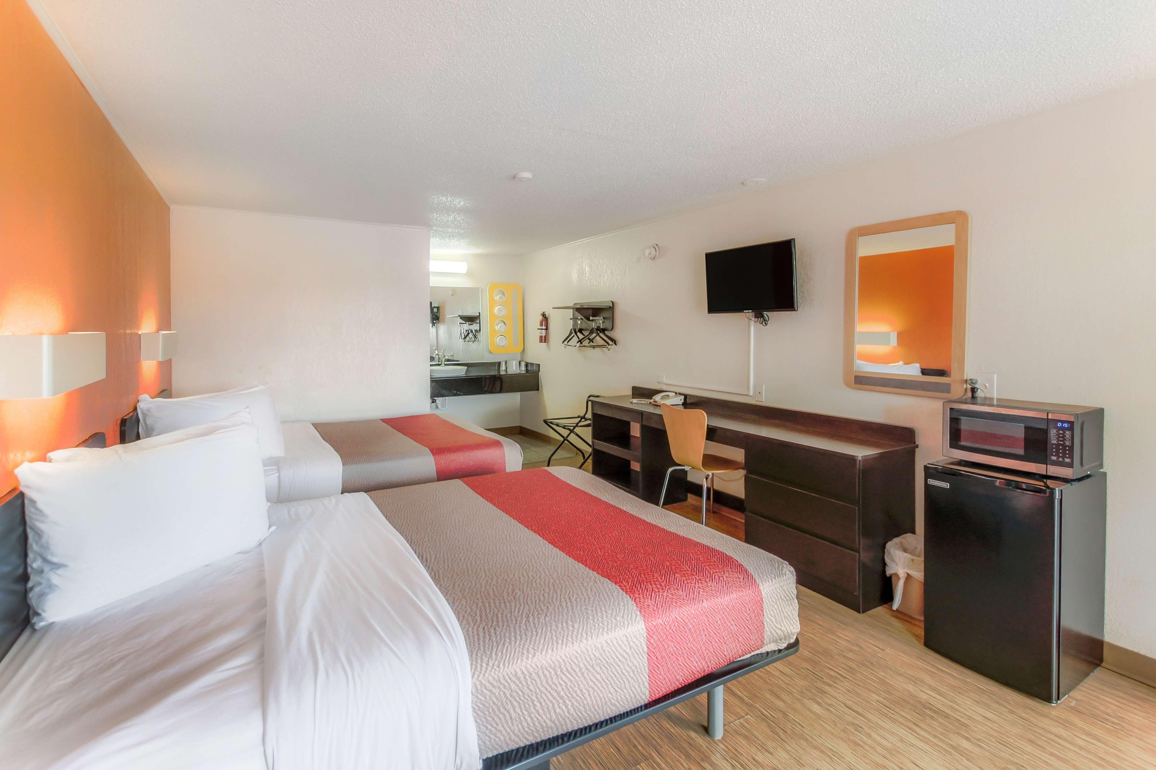 Motel6 Kalamazoo, MI 13/39