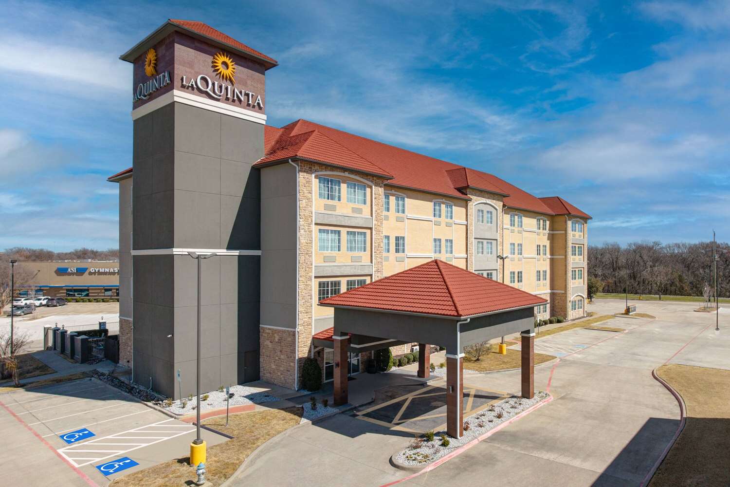 La Quinta Inn & Suites by Wyndham Allen at The Village 31/32
