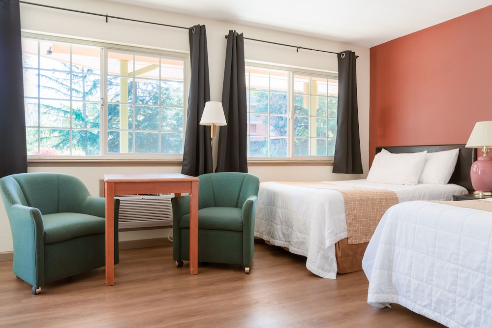 Riverfront Inn Roseburg 40/72