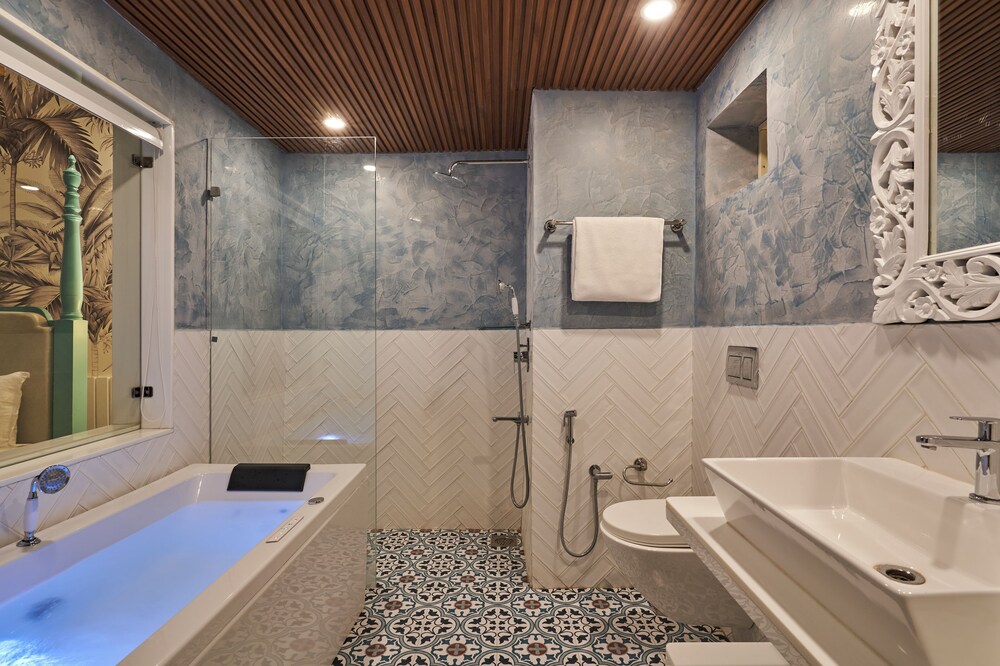 Larios Beach Holidays 50/50