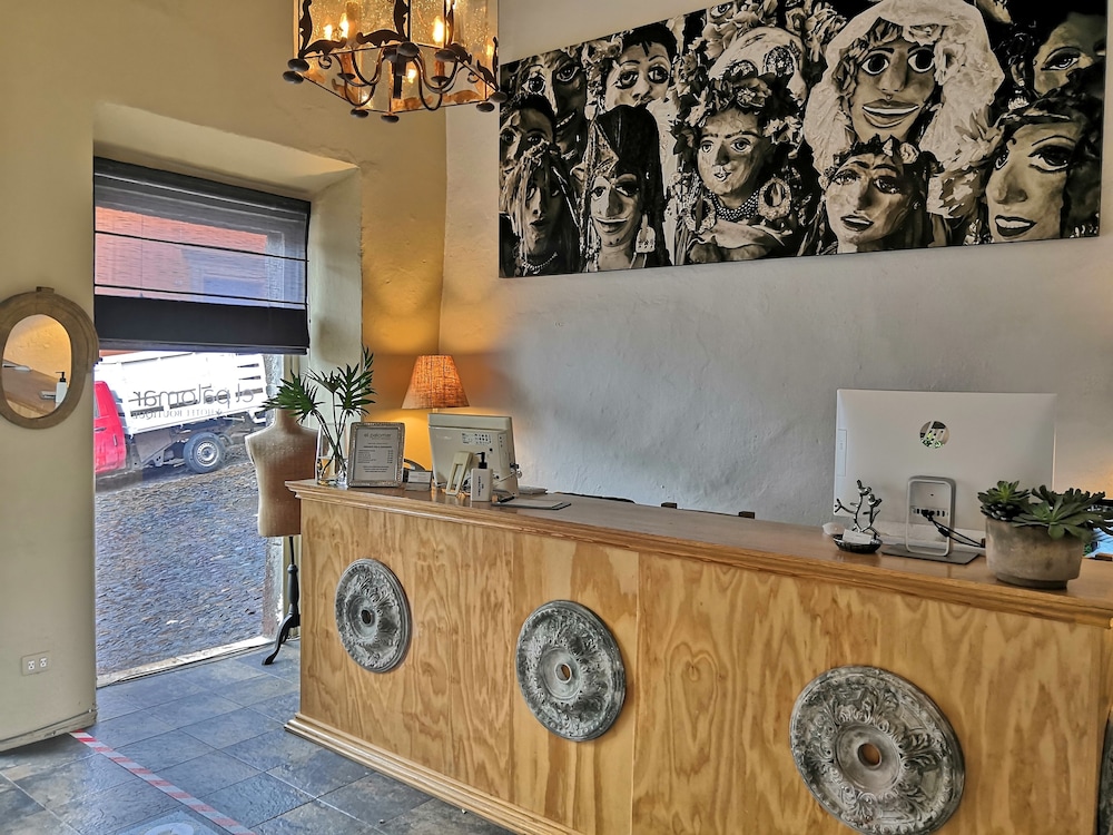 El Palomar Hotel 4/50