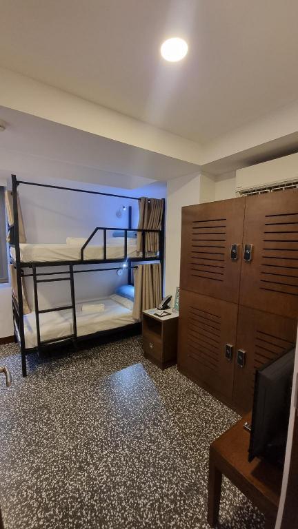 One Cristina Suites 29/49