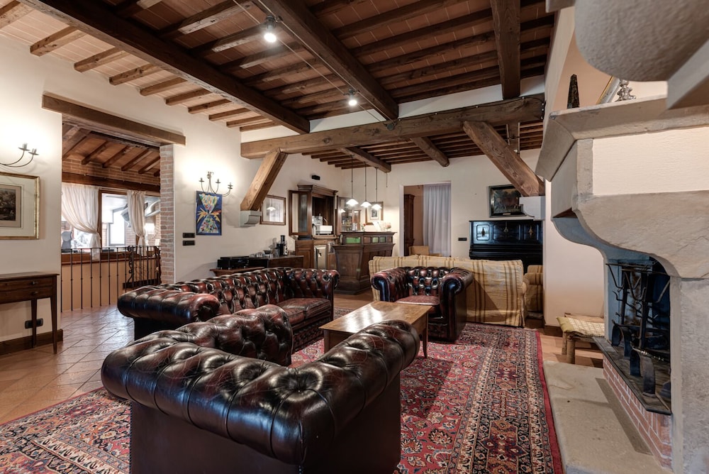LOCANDA POGGIOLEONE 52/71