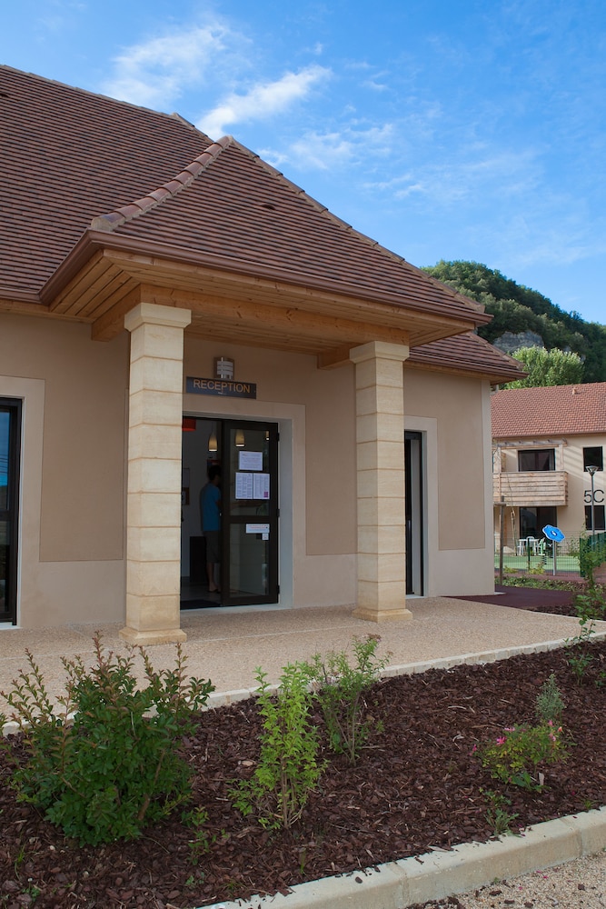 Residence Le Clos du Rocher - Vacanceole in LES EYZIES DE TAYAC