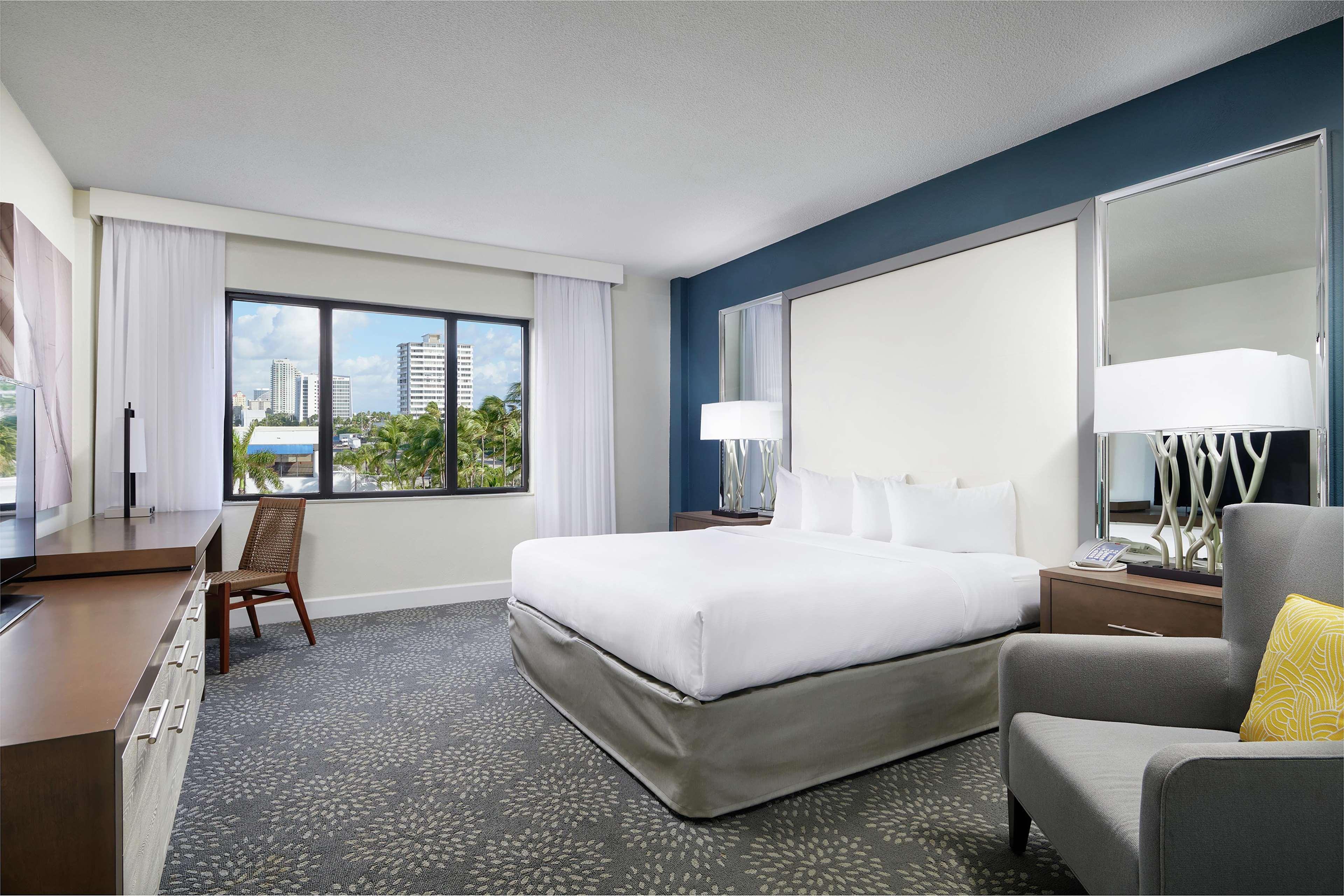 COURTYARD, STANDARD, KING BED, MARINA BUILDING