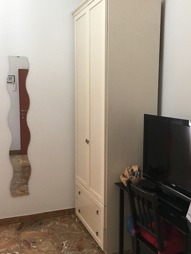 Damiani Sister Guest House 44/50