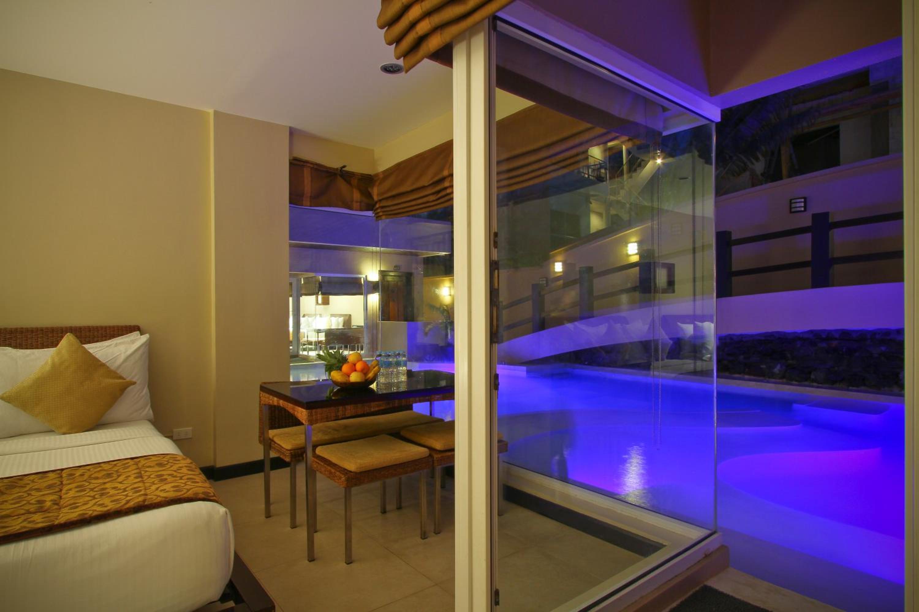 family suite, pool access
