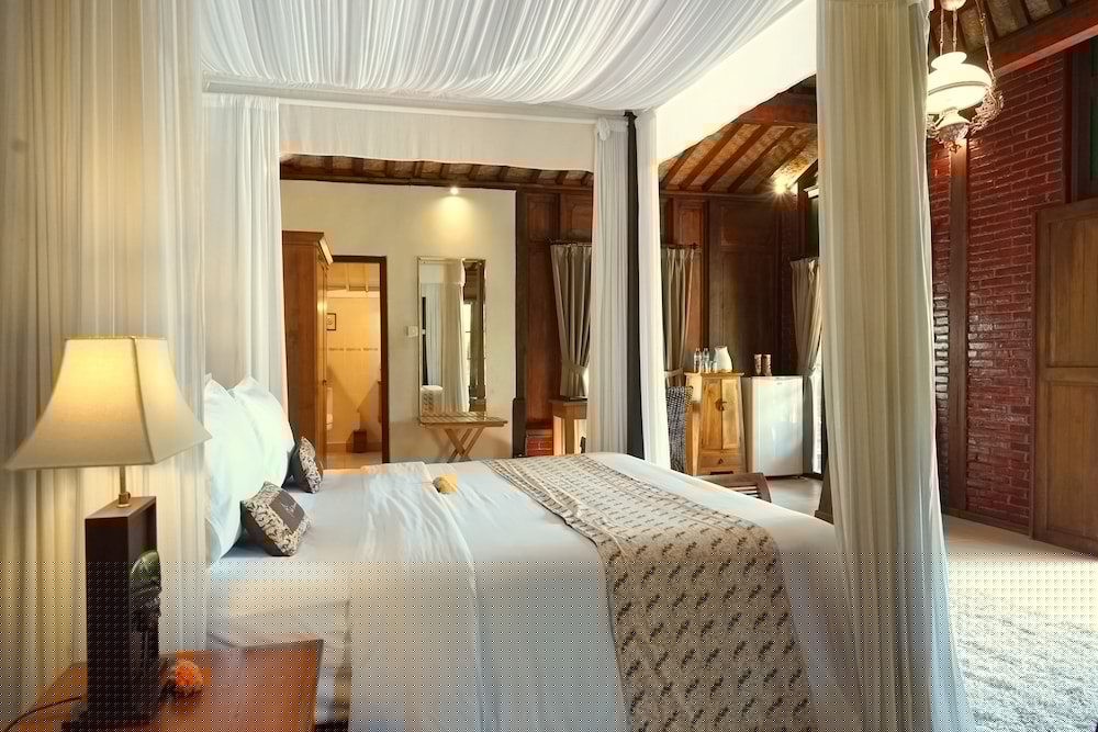 VILLA BERAWA BALI 24/77