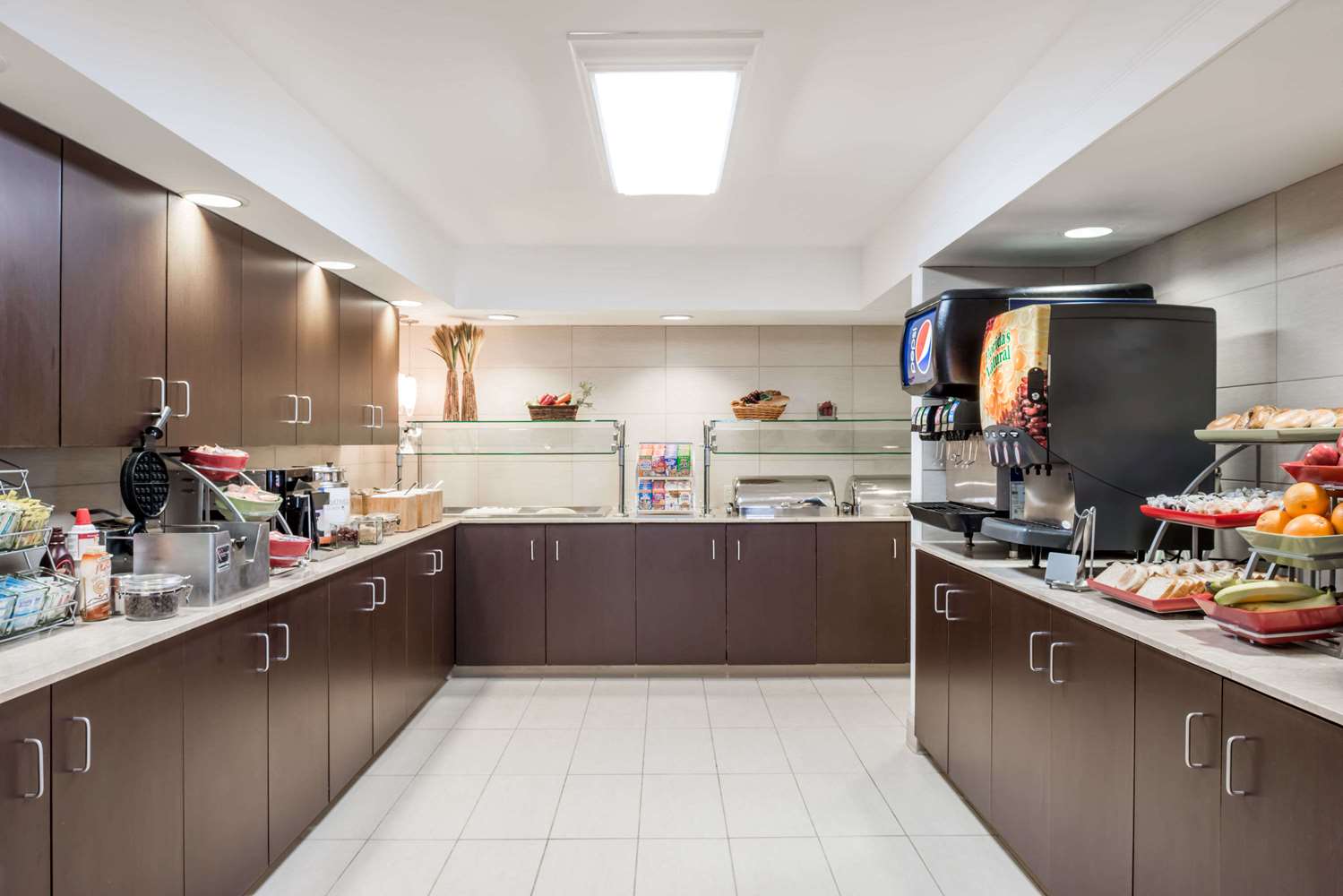 Craigshire Suites St Louis Westport Plaza 8/40