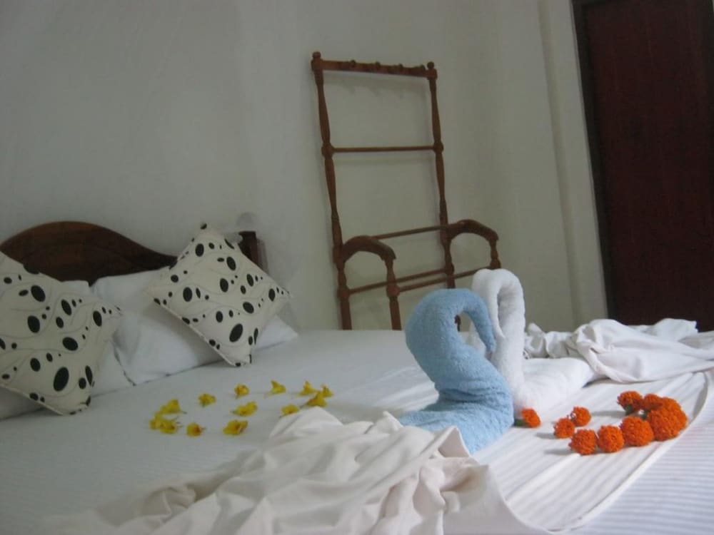 Arcade Beach Hotel 11/50