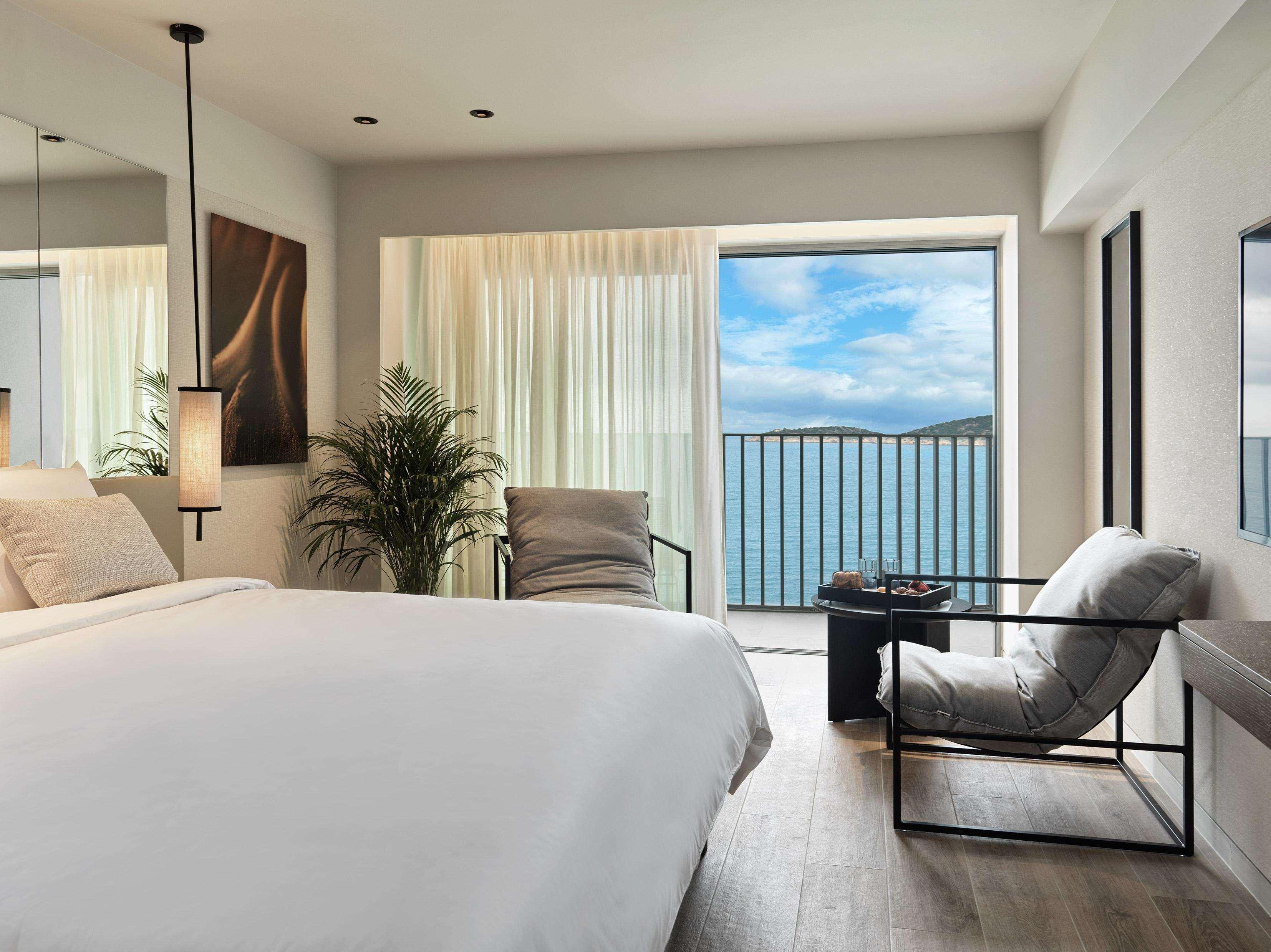 Superior, Deluxe, Sea Front, Balcony