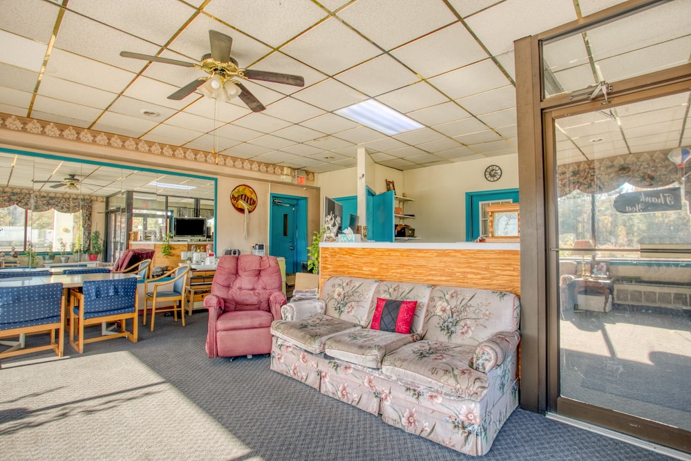 Lobby at Travelers Inn By OYO, Templeton VA, PETERSBURG - VA