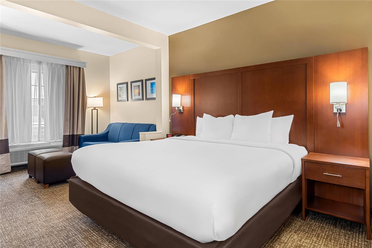 Suite, King Bed, Accessible