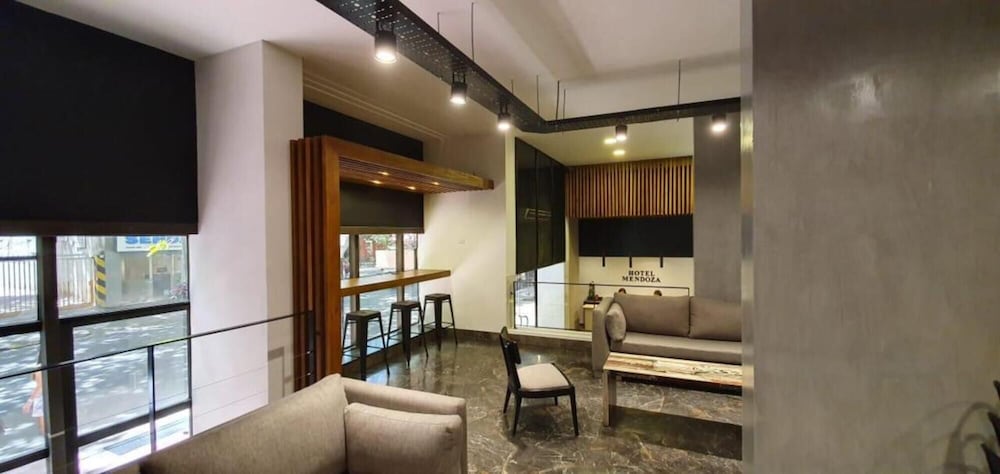 Mendoza Hotel 53/66