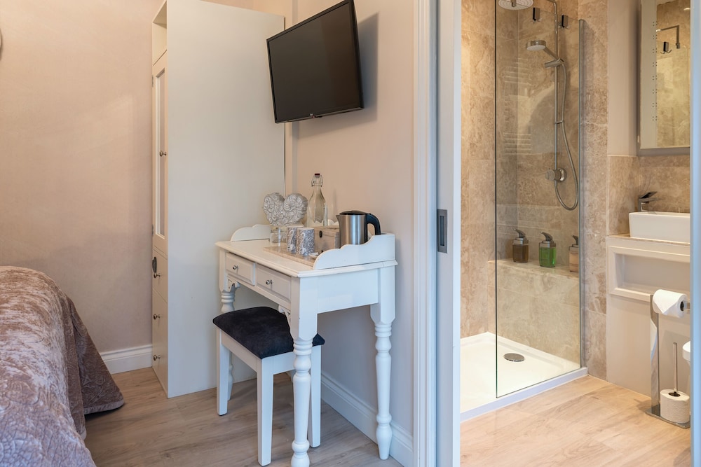 Afon Rhaiadr Country House 37/50