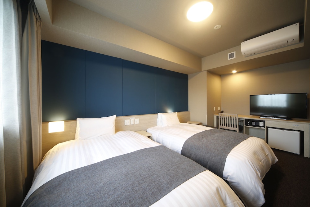 ROOM, TWIN BEDS