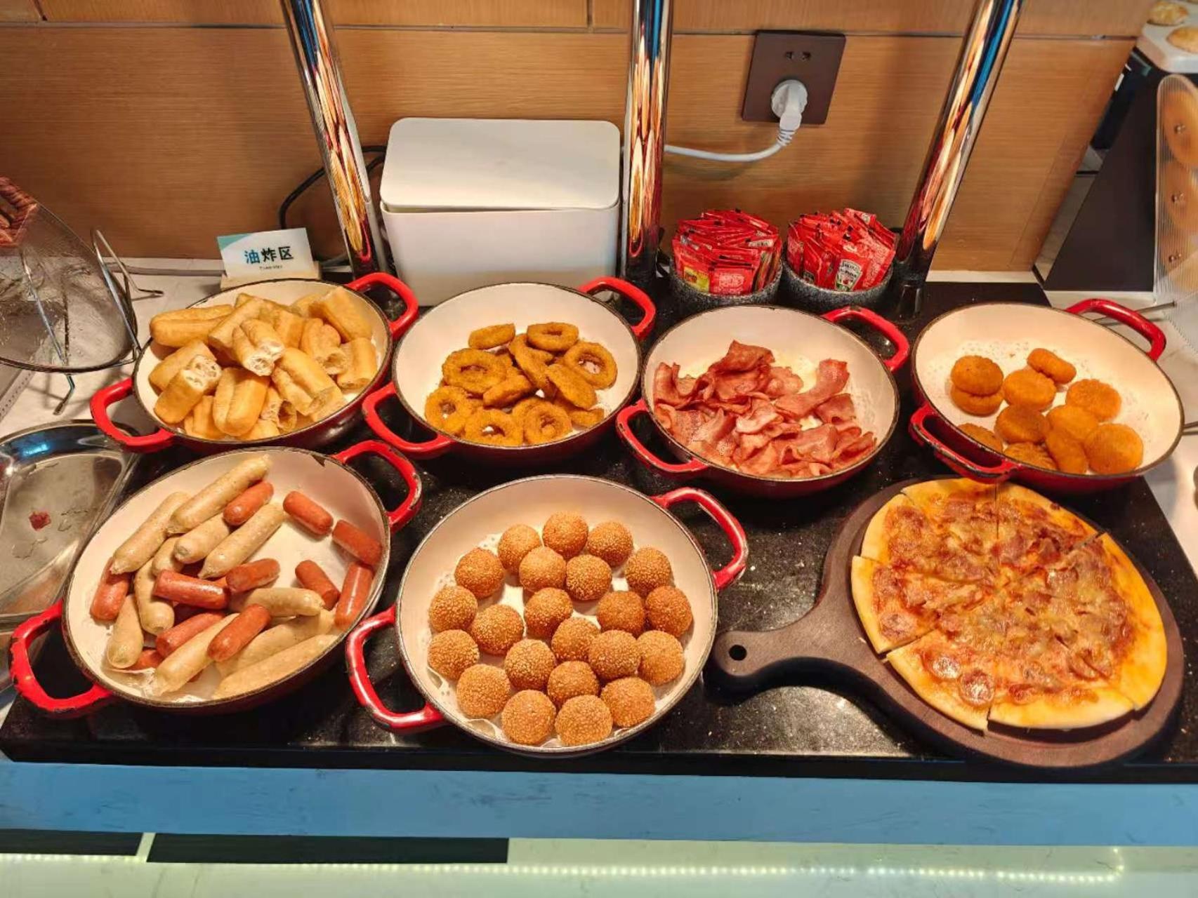 Atour Hotel (Huayi Square, Zhongshan Old Town) 30/60