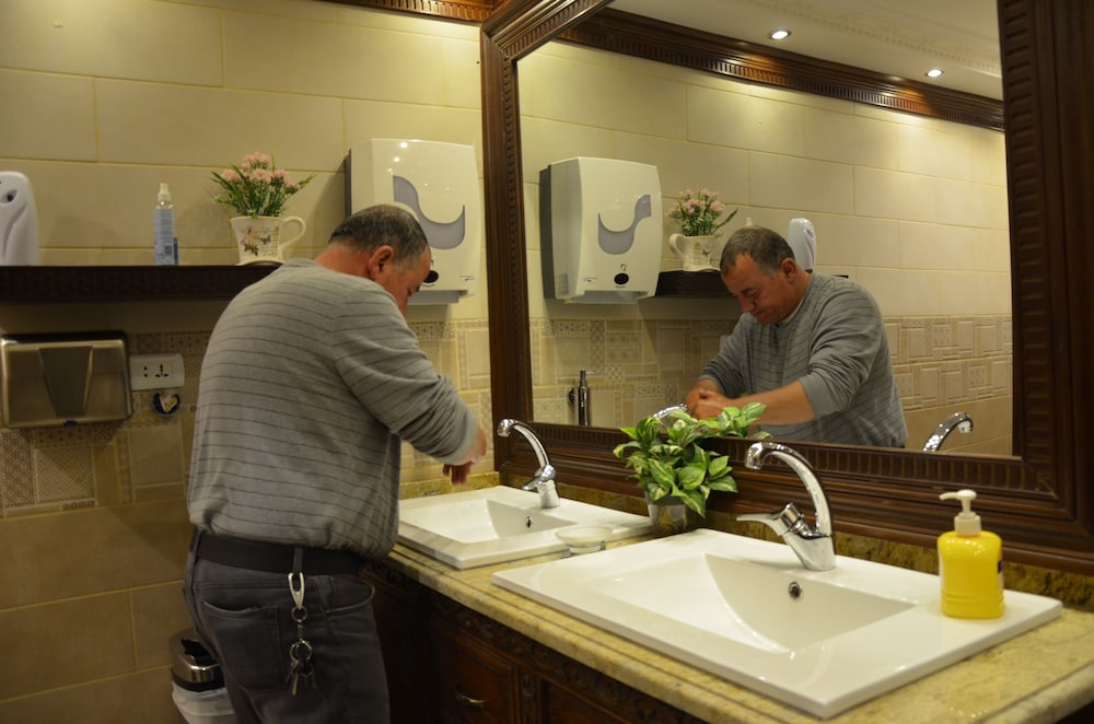 AMRA PALACE HOTEL 48/50