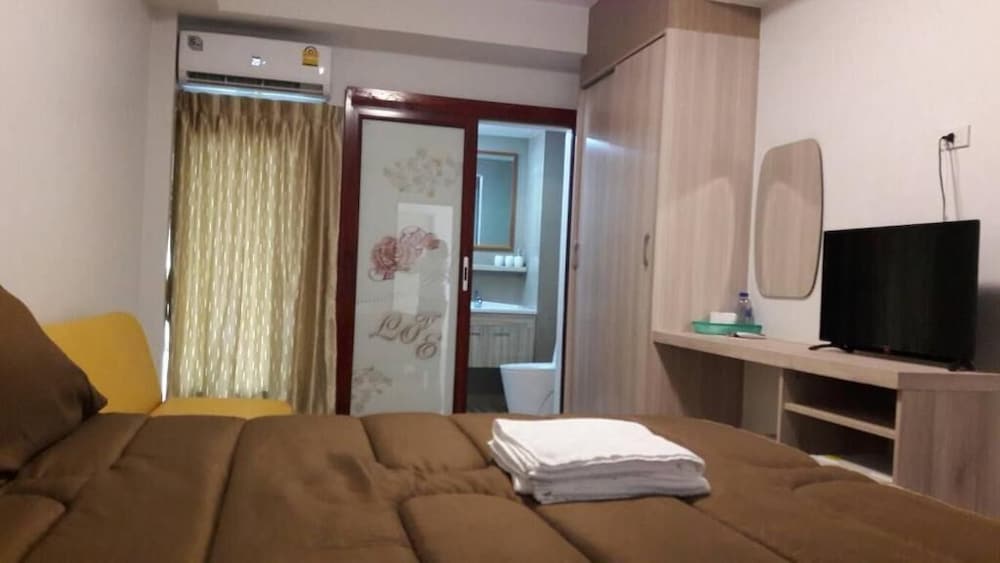 Roseate Bangkok Hotel 12/12