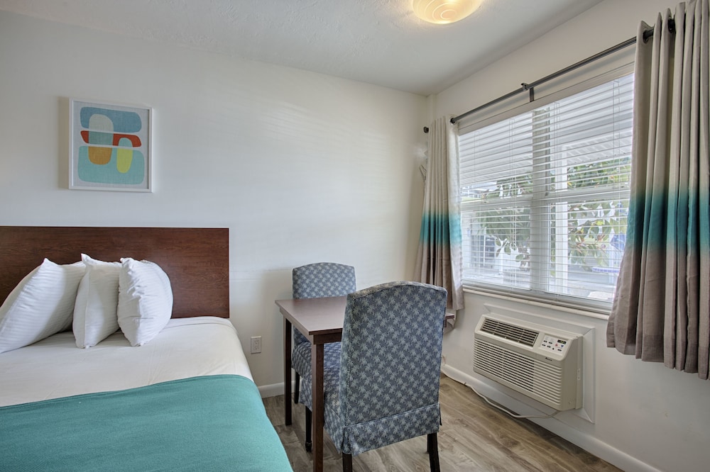 Regency Inn & Suites 46/54