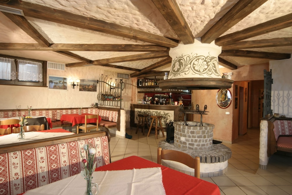 Capriolo Hotel 58/69