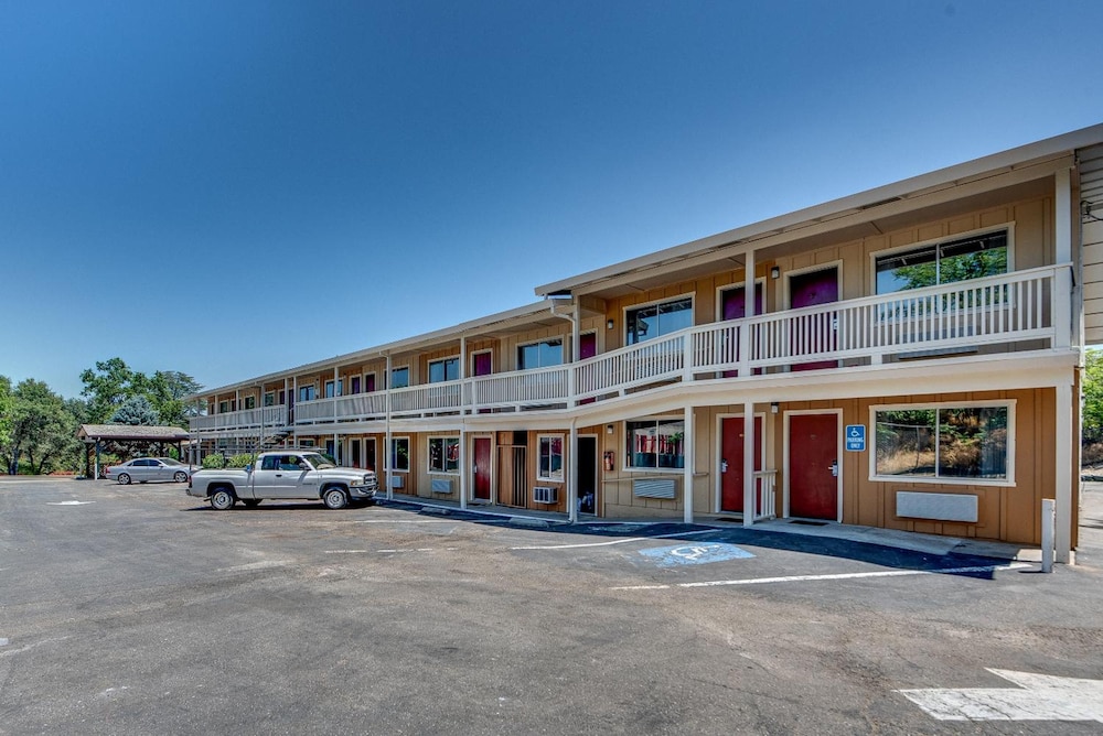 Angels Inn 3/28