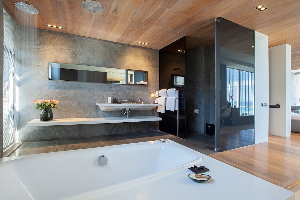 Pod Camps Bay 28/70