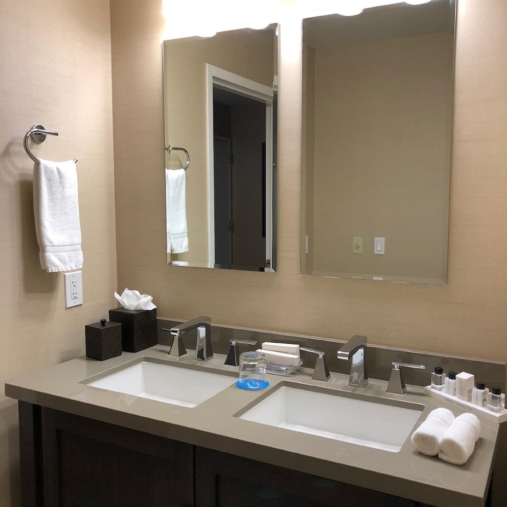 Cupertino Hotel 52/54