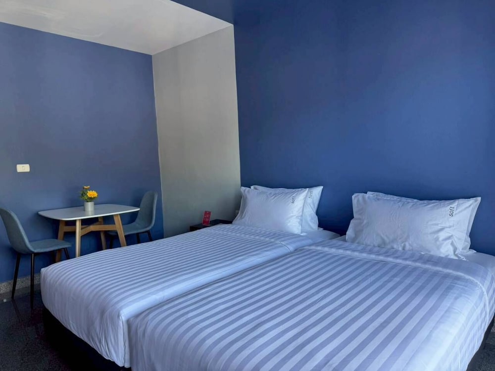 Deluxe, Twin Beds