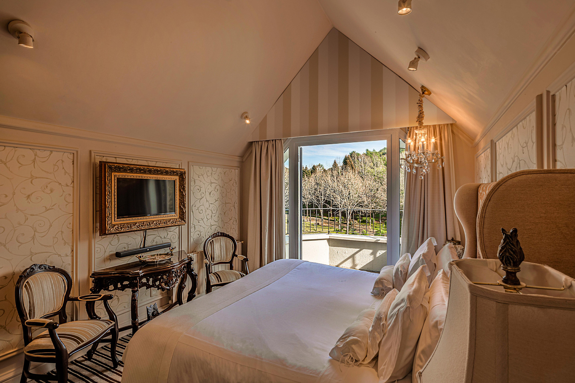 Luxury, Quadruple, Valley View
