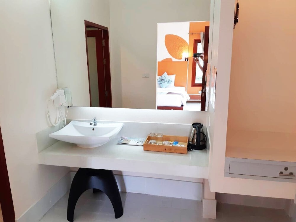 Panlaan Boutique Resort 70/72