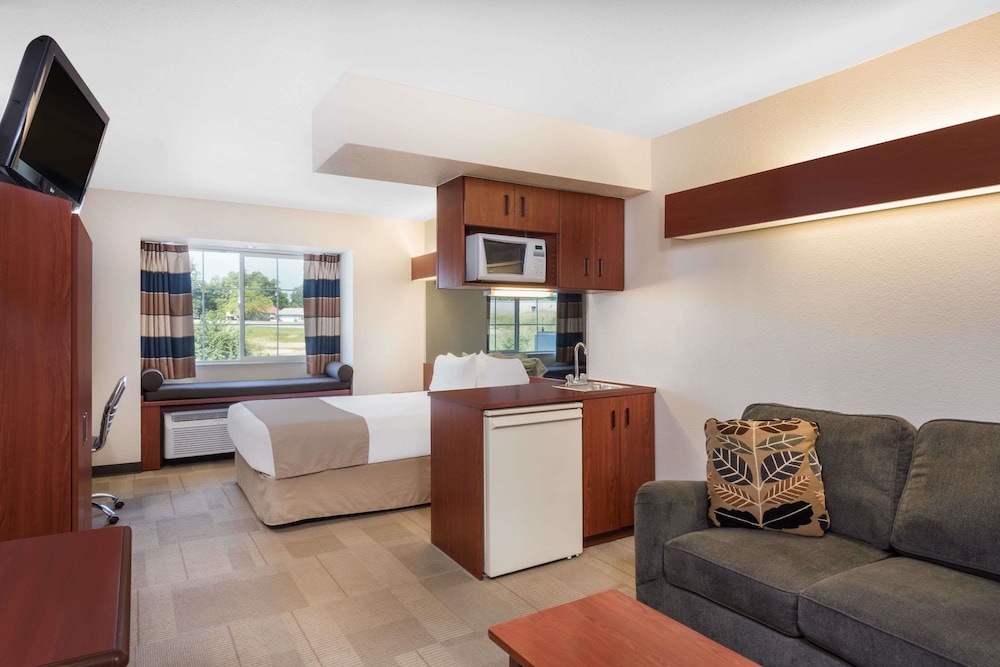 Microtel Inn and Suites by Wyndham Sainte Genevieve 15/25