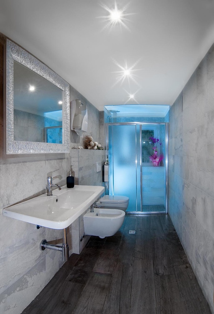 Hotel Letizia 48/50