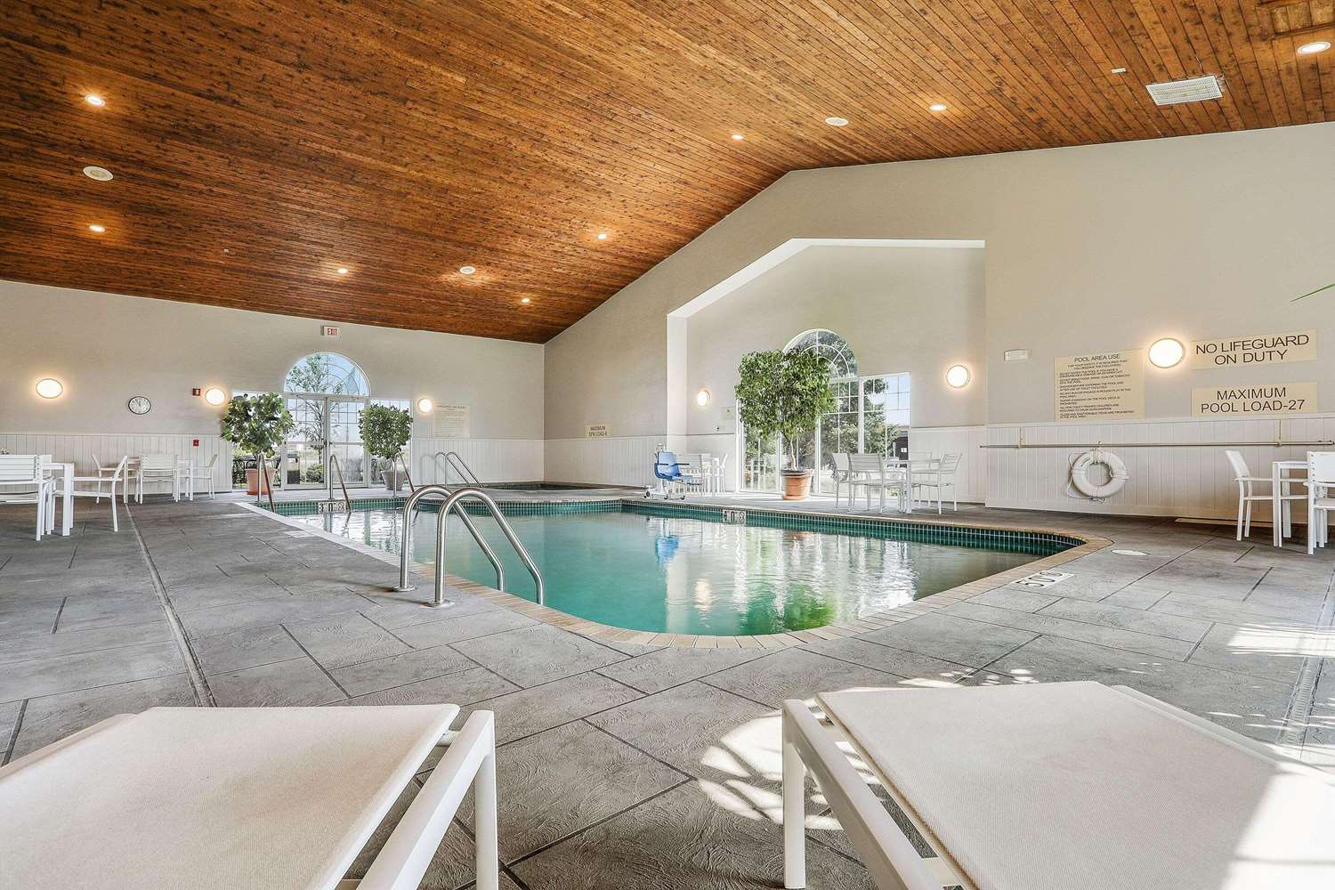 Country Inn & Suites by Radisson, Green Bay, WI 1/5
