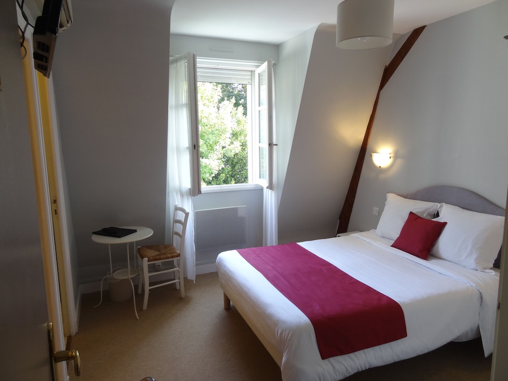 Hotel Val De Loire 24/41