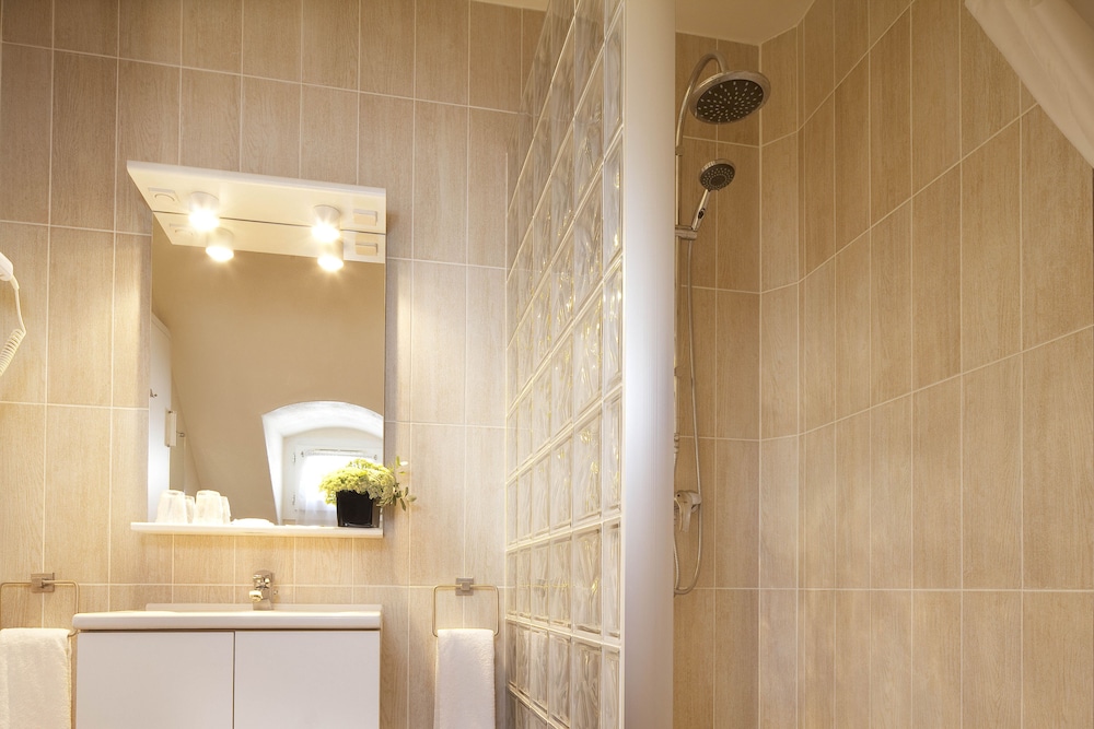 HOTEL LONDRES SAINT HONORE 28/38