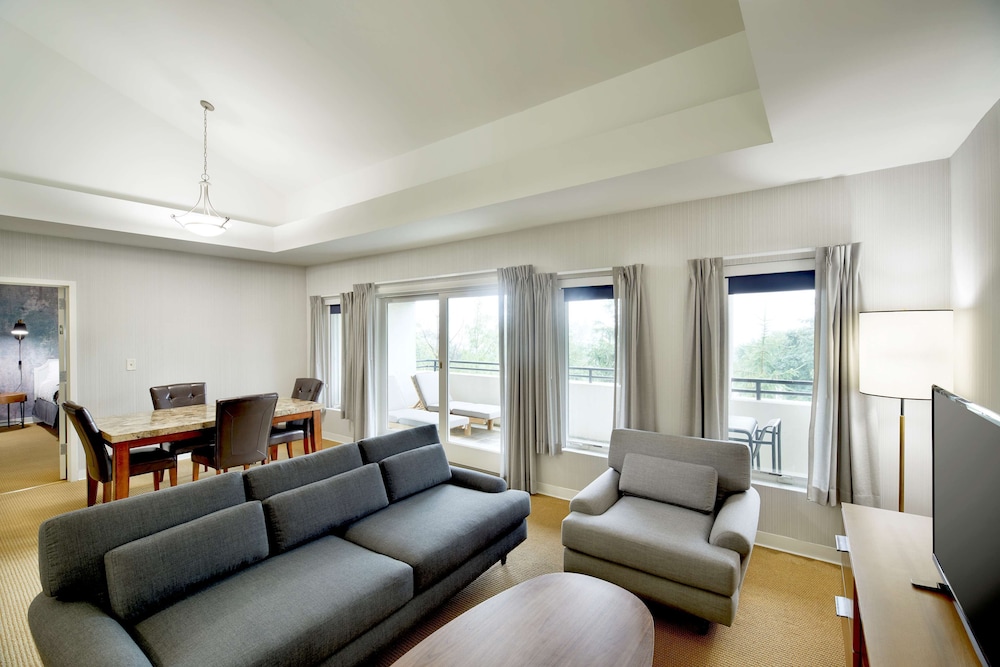 Tarrytown House Estate 29/50
