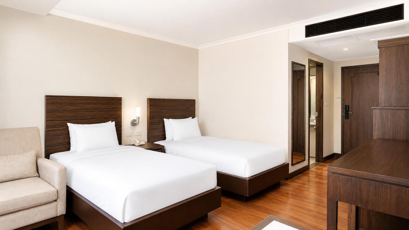 Superior, Twin Beds, Journeyhub Bangkok Sukhumvit 26 9/10