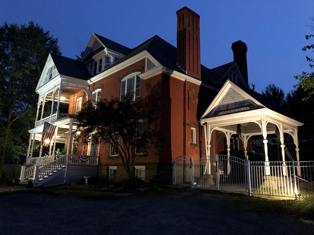 Hatch House Bed & Breakfast 1/38