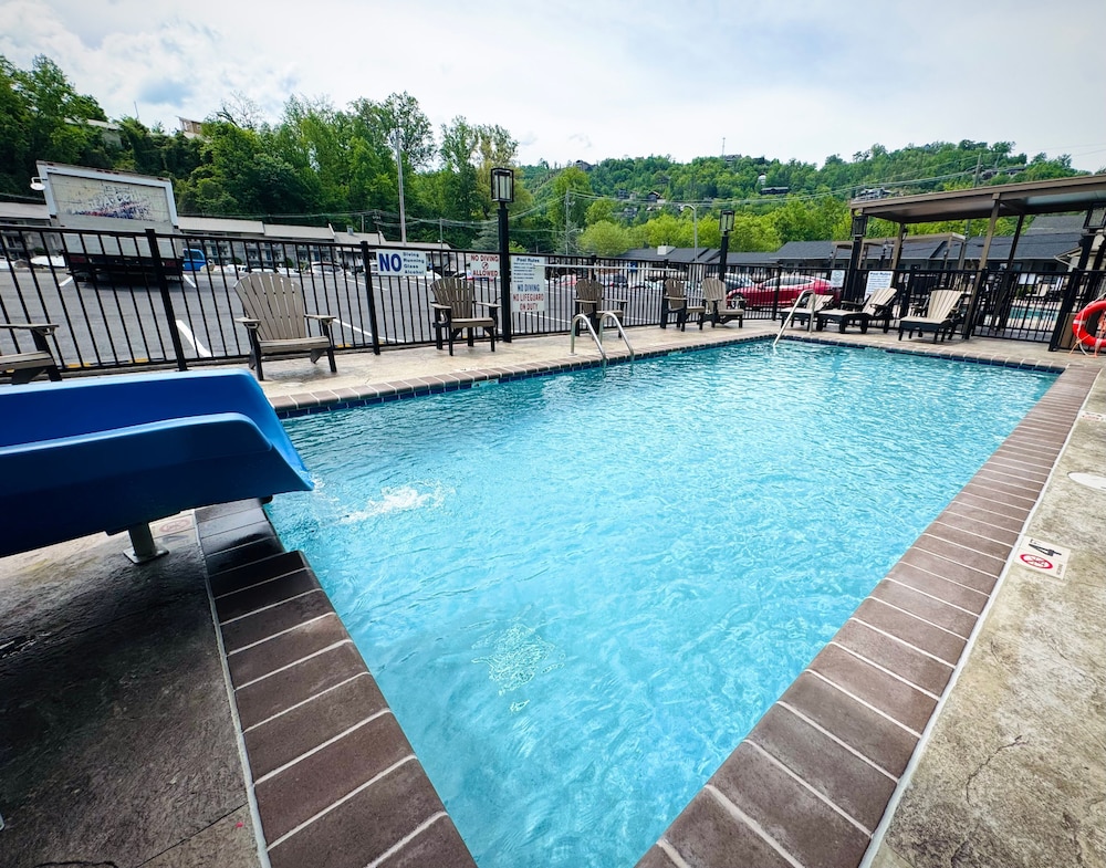 Best Western Johnson's Inn Downtown Gatlinburg 39/62