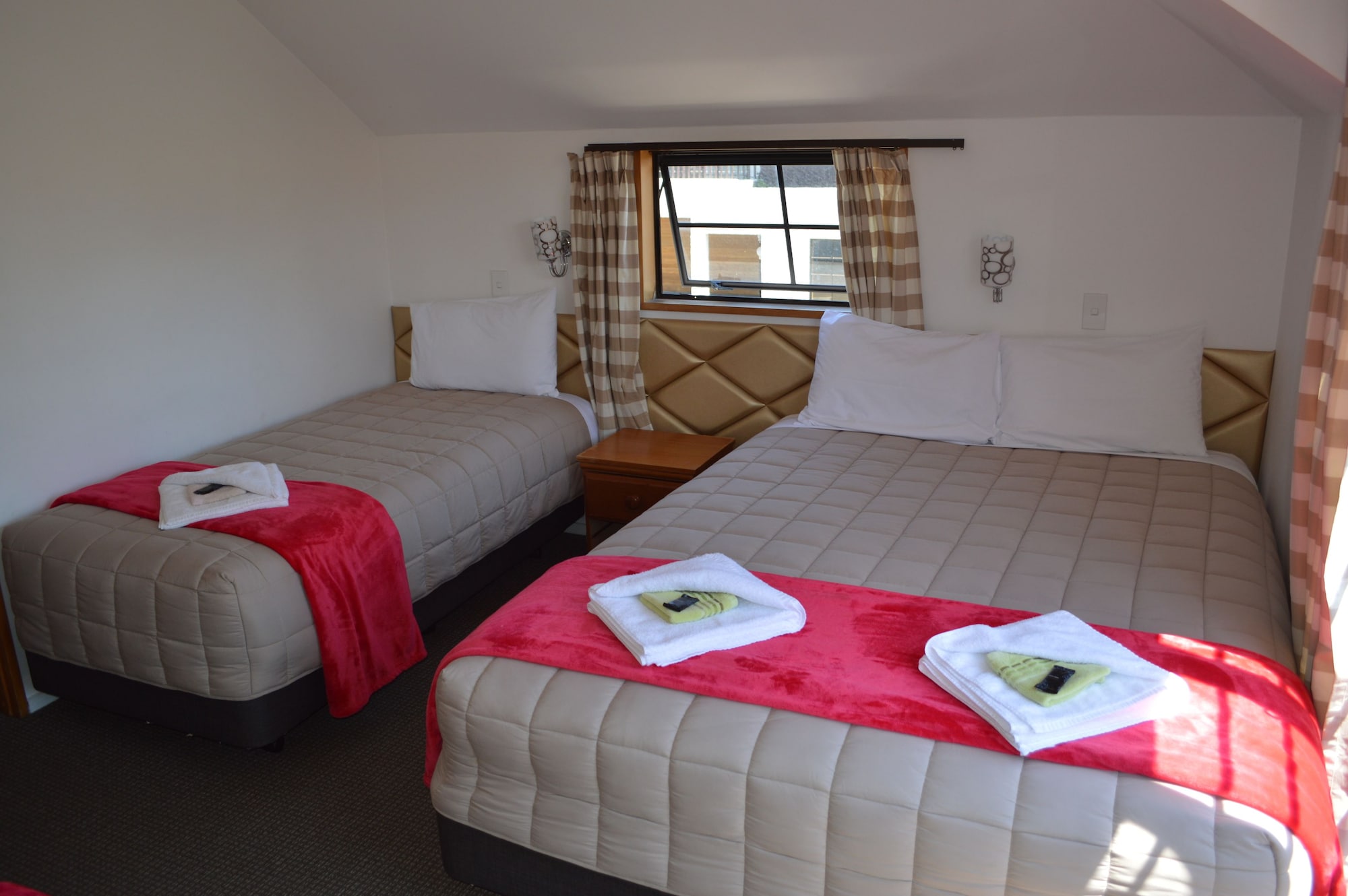 4 BEDROOMS