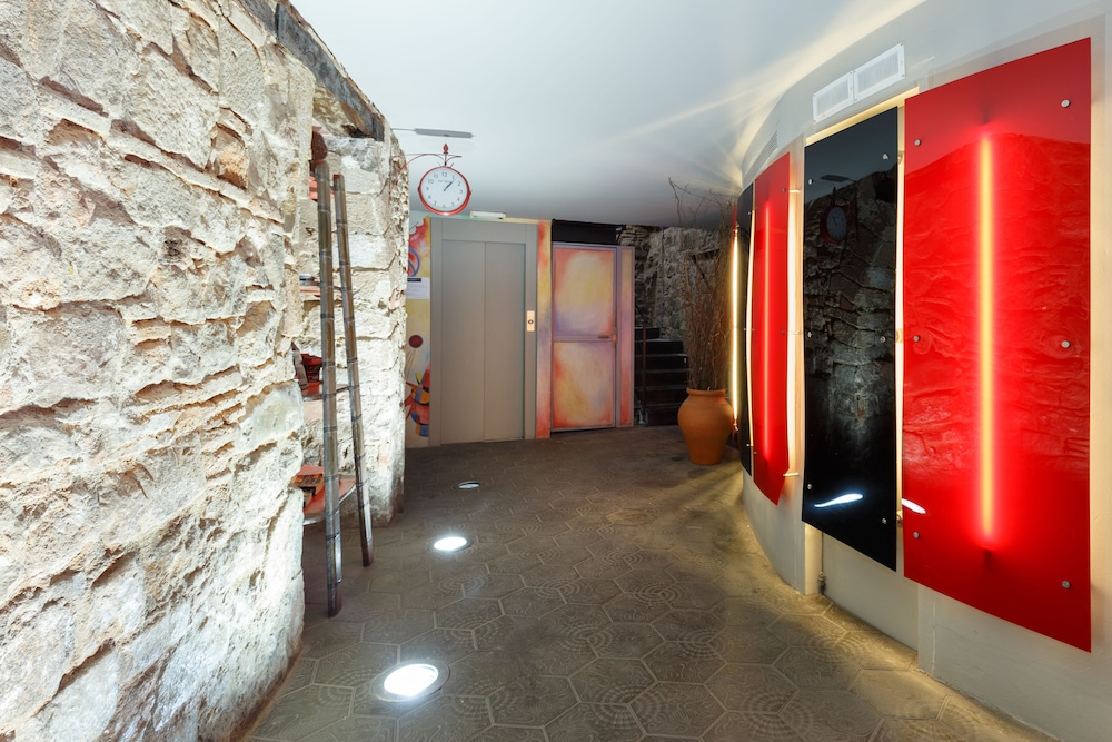 Ainb Picasso Corders Apartments 38/58