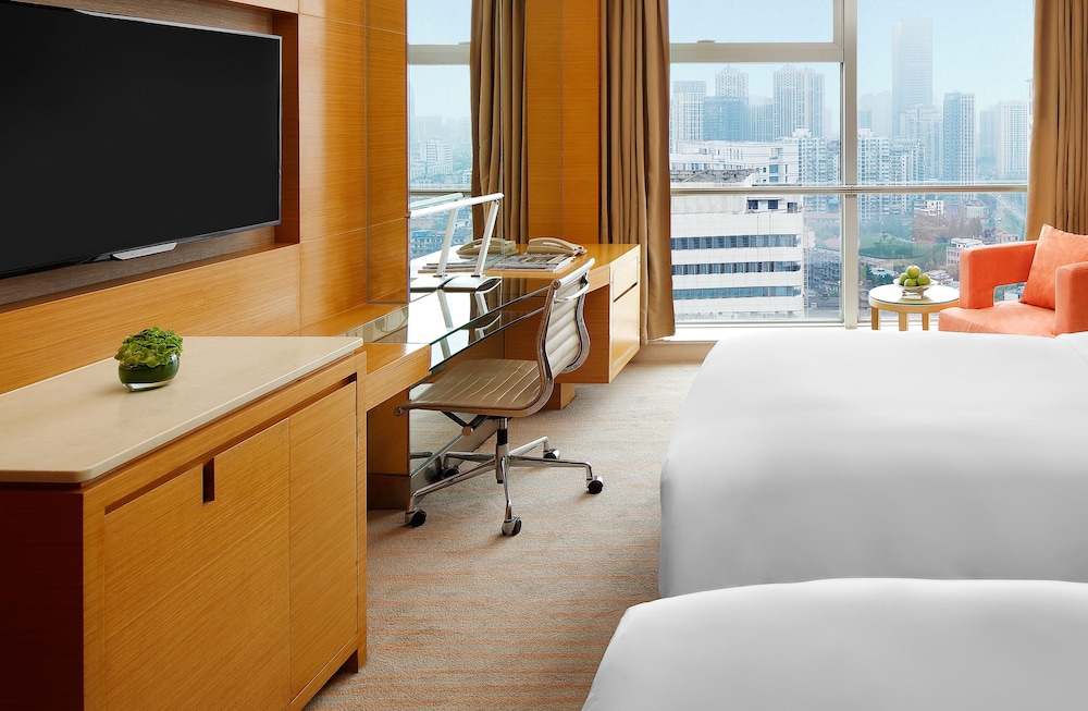 New World Wuhan Hotel 63/70