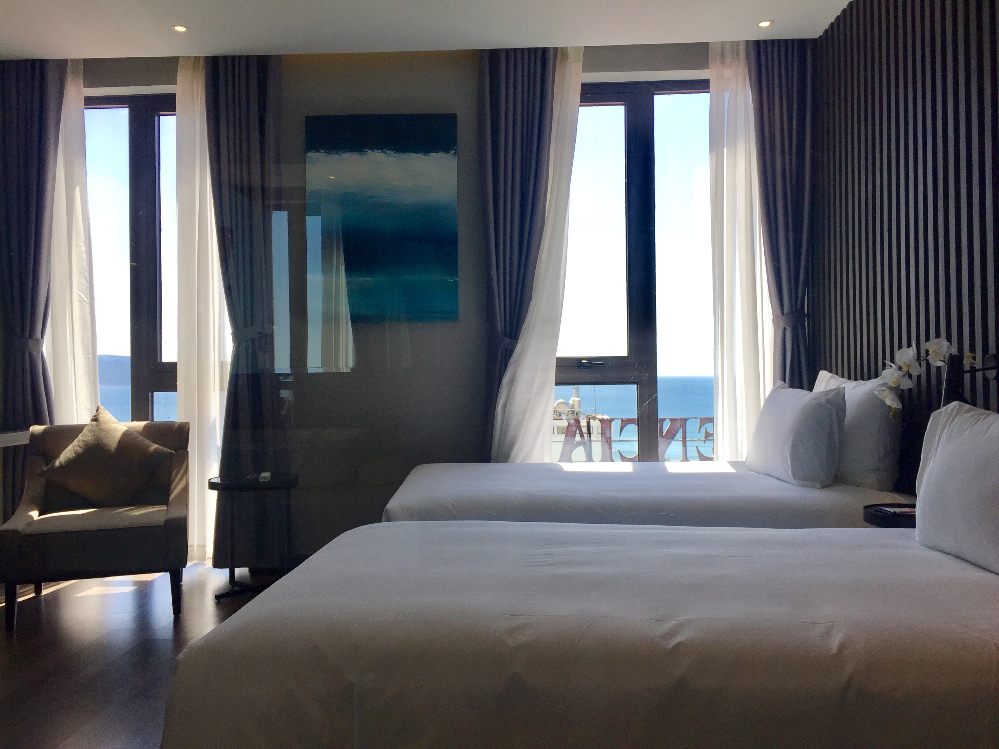 جناح بإطلالة جزئية على البحر