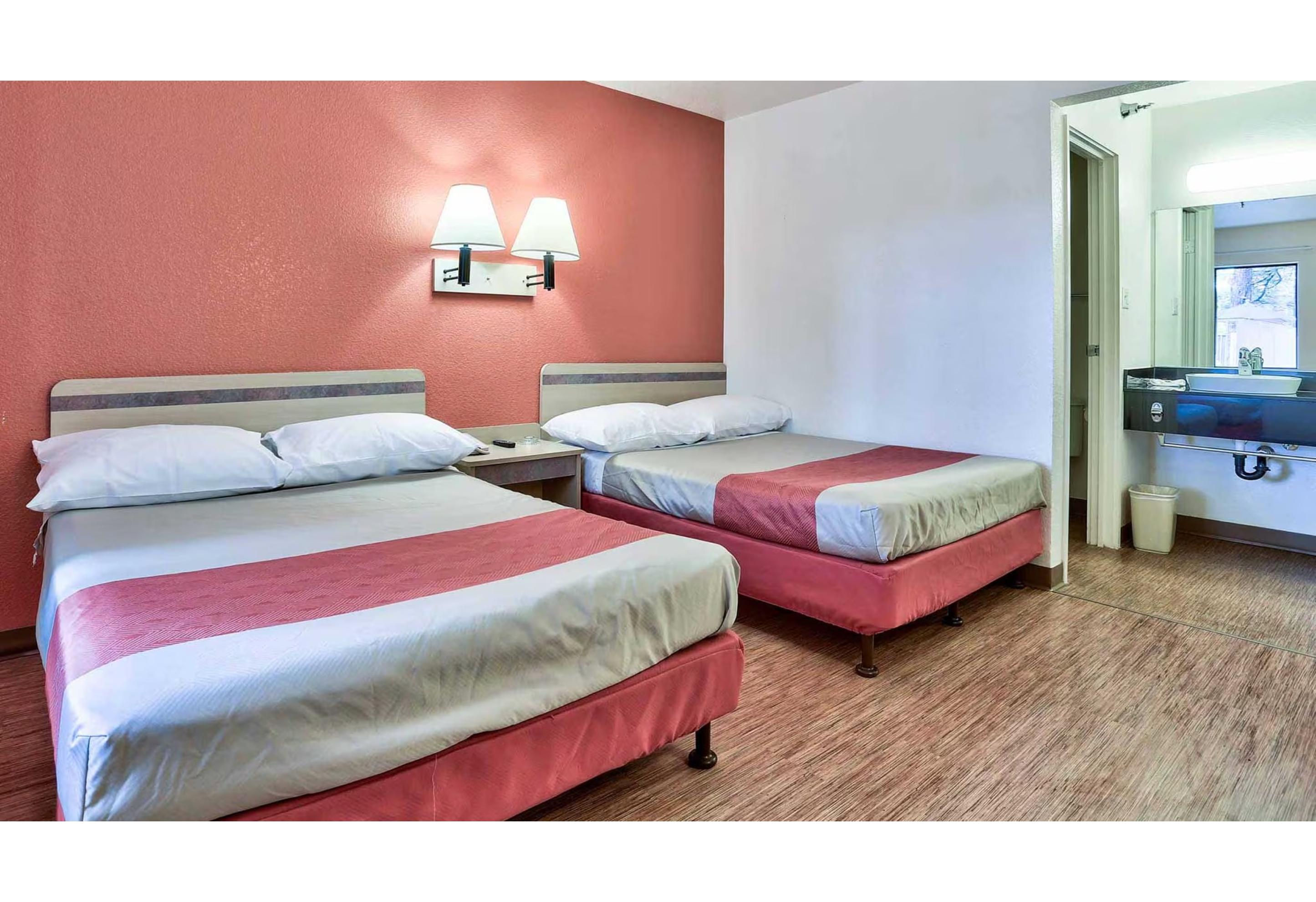 2 Full Beds - Micfridge - Smoking