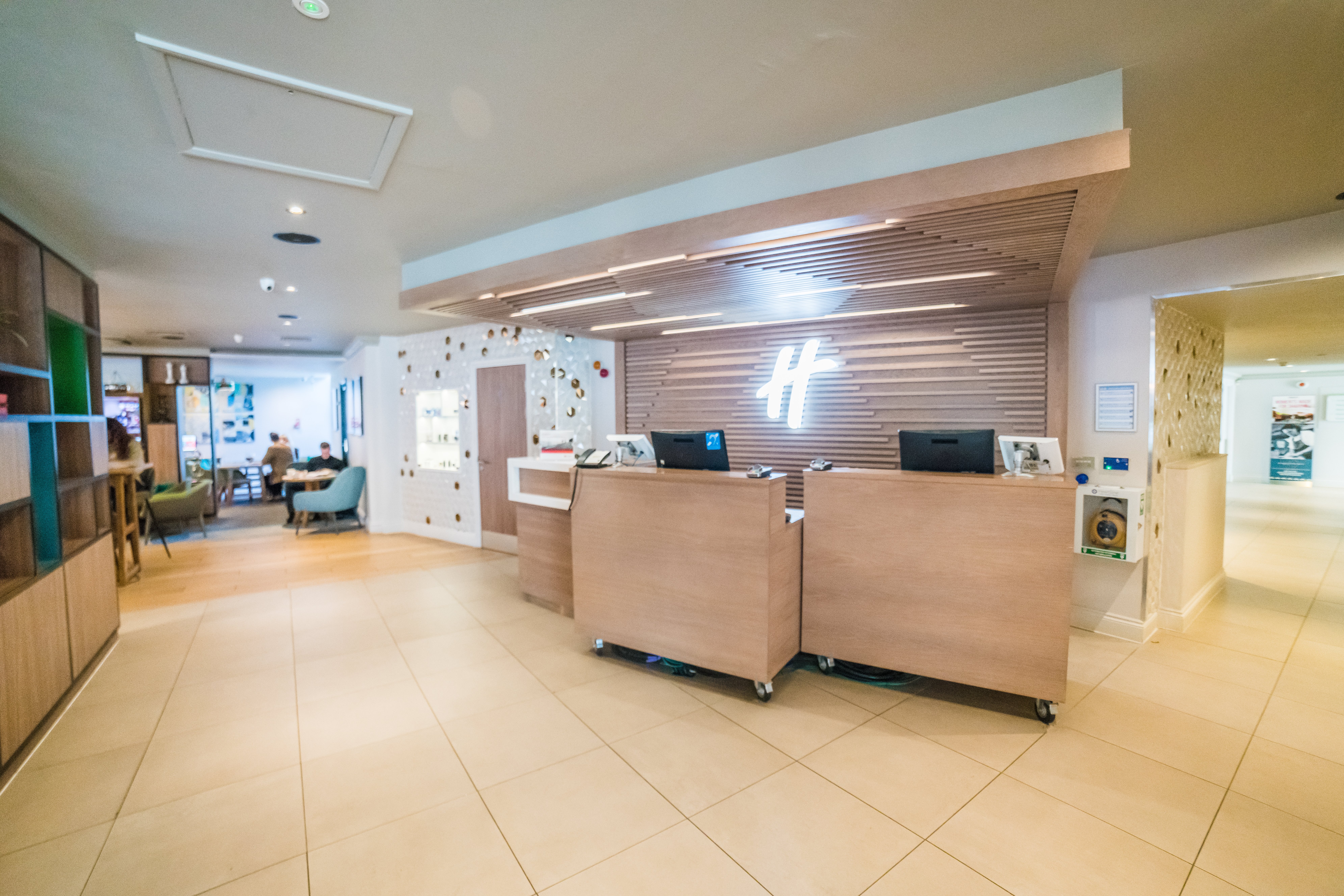 HOLIDAY INN BRENTWOOD M25, JCT 28 9/74