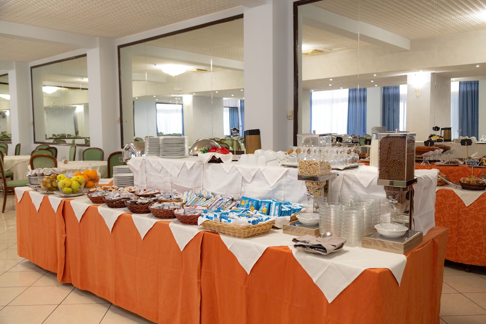restaurant cafeteria