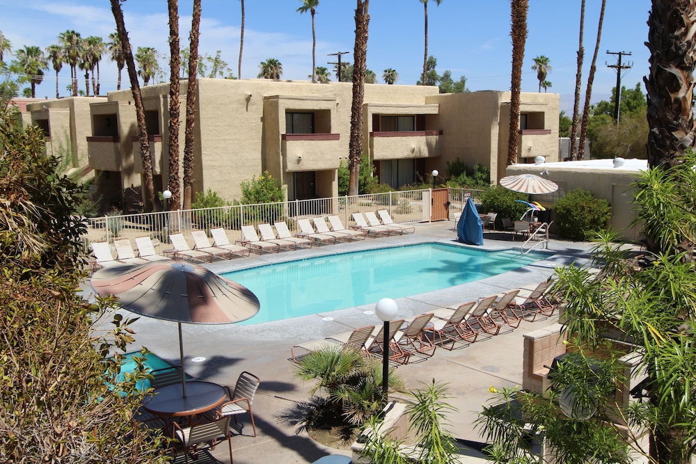 Desert Vacation Villas 3/27