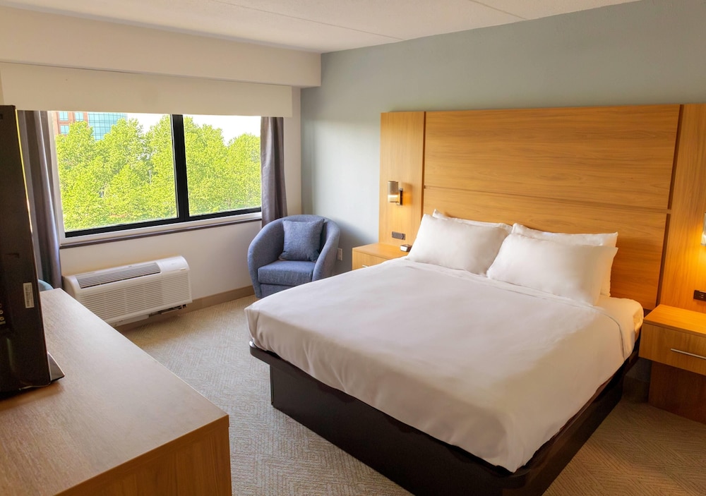 DELUXE, KING BED
