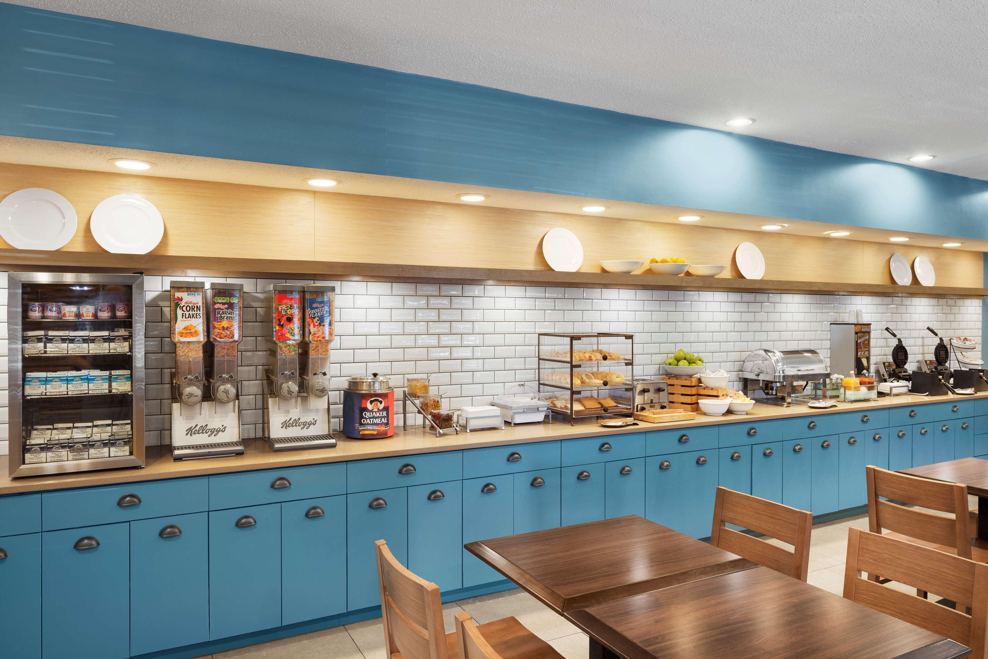 Country Inn & Suites by Radisson, Columbus Airport, OH 23/34